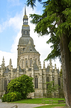 Saint Sauveur Basilica, Roman Gothic, Dinan, Brittany, Cotes d'Armor, France, Europe