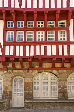 Medieval half timbered house, Merciers Square, Dinan, Brittany, France, Europe