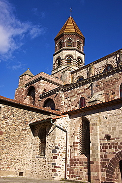 Saint Julian Basilica (St. Julien Basilica) dating from the 9th century with Romanesque architecture, Brioude, Haute Loire, France, Europe