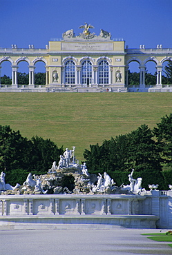 Gloriette and Neptune fountain, Schonbrunn gardens, UNESCO World Heritage Site, Vienna, Austria, Europe