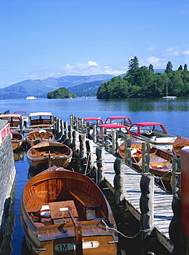 View of lake from boat stages, Bowness on Windermere, Cumbria, England, United Kingdom, Europe