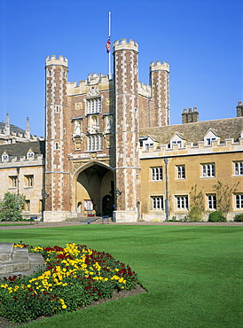 Great Court and Great Gate, Trinity College, Cambridge, Cambridgeshire, England, United Kingdom, Europe