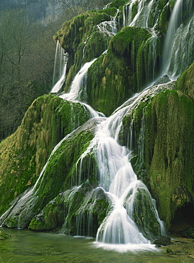 Waterfall near Beaumes les Messieurs in the Jura, Franche Comte, France, Europe