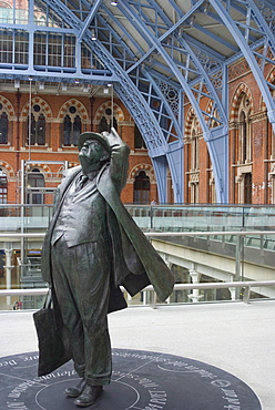 John Betjeman statue, St. Pancras International Train Station, London, England, United Kingdom, Europe