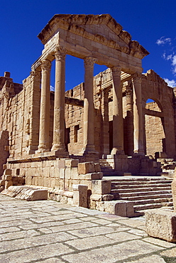 The Capitol Temples (Capitolium), Roman ruin of Sbeitla, Tunisia, North Africa, Africa