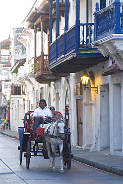 Carriage through the Ciudad Amurallada (Walled Town), UNESCO World Heritage Site, Cartagena, Colombia, South America