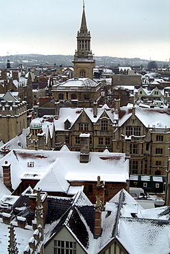 View of Oxford under a coating of snow, from the tower of St. Mary's Church, Oxford, Oxfordshire, England, United Kingdom, Europe