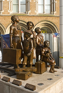 Statue to the Kinder Transport, or the European children evacutated to England who travelled through Liverpool Street train station, London, EC2, England, United Kingdom, Europe