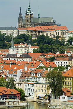 View from Charles Bridge overlooking Mala Strana, Prague, UNESCO World Heritage Site, Czech Republic, Europe