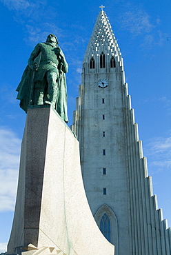 Hallgrimskirka with statue of Leifer Eiriksson, Viking discoverer of America and native Icelander, Reykjavik, Iceland, Polar Regions