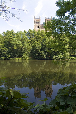 Cathedral reflected in River Wear, UNESCO World Heritage Site, Durham, County Durham, England, United Kingdom, Europe