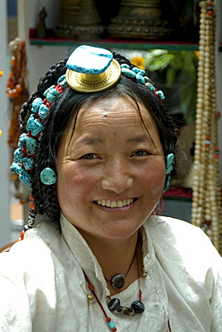 Traditonal head gear, Barkhor, Lhasa, Tibet, China, Asia