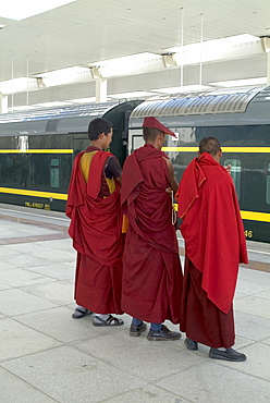 Lamas awaiting arrival of train, New Railway station, Beijing to Lhasa, Lhasa, Tibet, China, Asia