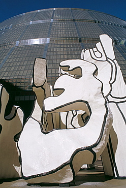 Modern skyscraper and sculpture by Dubuffet of The Cow, Chicago, Illinois, United States of America, North America