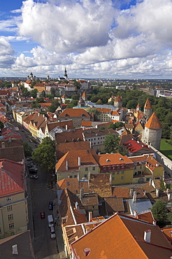 Medieval town walls, defence towers, rooftops of the Old Town, UNESCO World Heritage Site, and Toompea Hill, Tallinn, Estonia, Baltic States, Europe