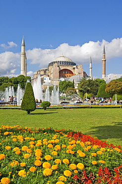 The Haghia Sophia (Aya Sofya) (Church of Holy Wisdom), a Byzantine monument dating from 532AD, UNESCO World Heritage Site, Sultanahmet, Istanbul, Turkey, Europe