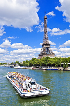 Bateaux Mouches tour boat on River Seine passing the Eiffel Tower, Paris, France, Europe