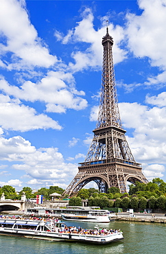 Bateaux Mouches tour boat on River Seine passing the Eiffel Tower, Paris, France, Europe