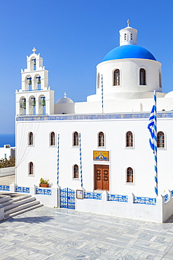 Bue dome and bell tower of Greek church Panagia Platsani, Oia, Santorini (Thira), Cyclades Islands, Greek Islands, Greece, Europe