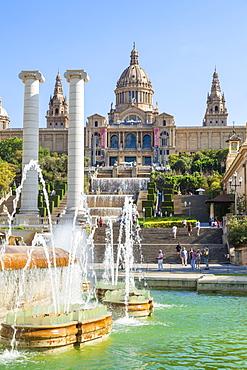 The Magic Fountain of Montjuic below the Palau Nacional, MNAC, National Art Gallery, Barcelona, Catalonia (Catalunya), Spain, Europe