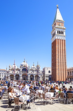 Campanile, Basilica di San Marco, Piazza San Marco, tourists and the cafes of St. Marks Square, Venice, UNESCO World Heritage Site, Veneto, Italy, Europe