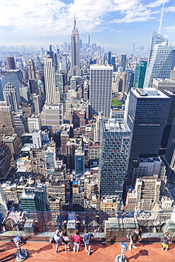 Tourists on Top of the Rock viewing deck, Rockefeller Centre, Manhattan skyline, New York skyline, New York, United States of America, North America