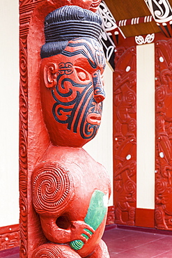 Maori carving with facial tattoos, Wahiao, Whakarewarewa thermal village, Rotorua, North Island, New Zealand, Pacific