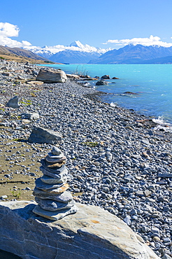 Inukshuk, pile of small stones, lake shore of glacial lake Pukaki, Mount Cook National Park, UNESCO World Heritage Site, South Island, New Zealand, Pacific