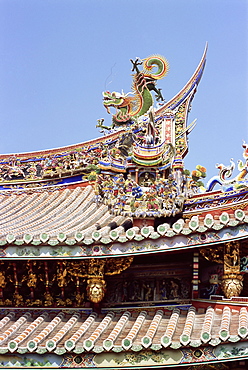 Architectural detail, dragon on roof, Taipei, Taiwan, Asia