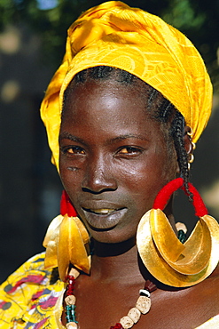 Young Peul tribe woman, Djenne, Mali, Africa