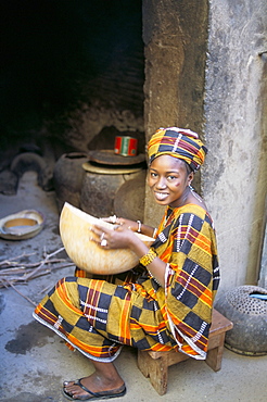 Woman sitting in courtyard, Djenne, Mali, Africa