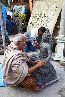 Making clay statues of a Hindu goddess, Kumartulli district, Kolkata (Calcutta), West Bengal, India, Asia 