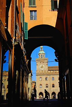 View of Palazzo Comunale on the Piazza Maggiore, from the Via Clavature, Bologna, Emilia-Romagna, Italy, Europe 