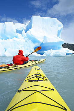 Person kayaking near icebergs, Lago Gray (Lake Gray) (Lake Grey), Torres del Paine National Park, Patagonia, Chile, South America