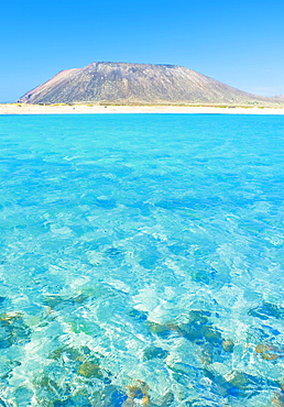 Turquoise waters and volcano, Isla de los Lobos, Fuerteventura, Canary Islands, Spain, Atlantic, Europe