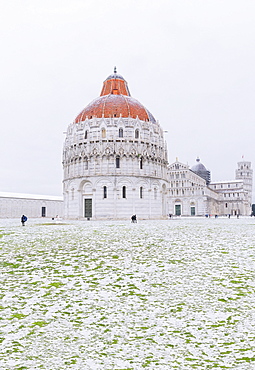 Baptistery, Cathedral and Leaning Tower on a snowy day, UNESCO World Heritage Site, Pisa, Tuscany, Italy, Europe