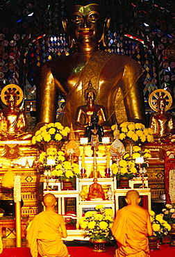 Buddhist monks worshipping inside temple, Wat Phrathat Doi Suthep, Chiang Mai, Thailand, Southeast Asia, Asia