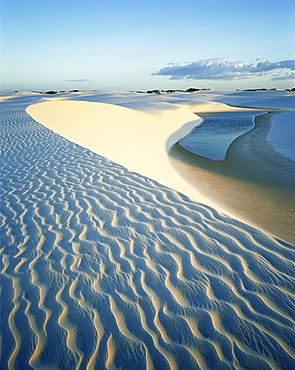 Sandy dunes near Lagoa Bonita (Beautiful Lagoon), Parque Nacional dos Lencois Maranhenses, Brazil, South America