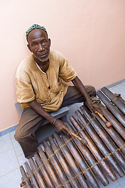 Playing balafon, Sikasso, Mali, Africa