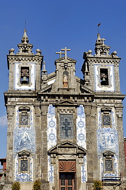 The new Sao Ildefonso church, built between 1730 and 1737 decorated with azulejos, Praca da Batalha, Porto, Portugal, Europe