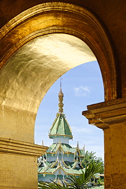 The Mahamuni Buddha Temple, a Buddhist temple and major pilgrimage site, Mandalay city, Mandalay division, Republic of the Union of Myanmar (Burma), Asia 