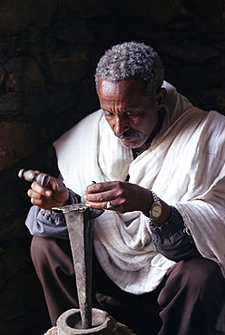 Portrait of a blacksmith at work, town of Axoum (Axum) (Aksum), Tigre region, Ethiopia, Africa