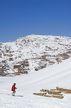 Skiers, Oukaimeden ski resort, Morocco, North Africa, Africa