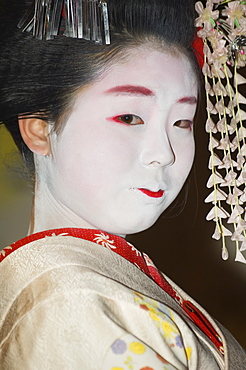 Maiko, trainee geisha, entertaining at dinner, Kyoto, Japan, Asia