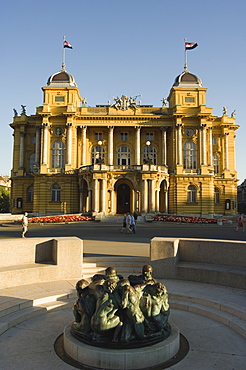 Croatian National Theatre, neo-baroque architecture dating from 1895, and Ivan Mestrovic's sculpture Fountain of Life from 1905, Zagreb, Croatia, Europe