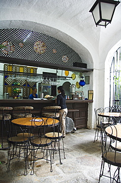 Courtyard coffee shop, Intramuros Spanish Colonial District, Manila, Philippines, Southeast Asia, Asia