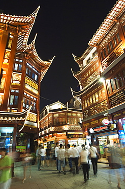 Yuyuan (Yu yuan) Garden Bazaar buildings founded by Ming dynasty Pan family illuminated in the Old Chinese city district, Shanghai, China, Asia