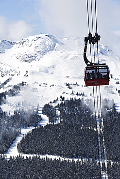 Whistler Blackcomb Peak 2 Peak Gondola, Whistler Mountain, 2010 Winter Olympic Games venue, British Columbia, Canada, North America