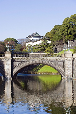 Niju Bashi bridge reflecting in moat, Imperial Palace, Tokyo, Japan, Asia