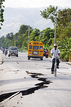 Earthquake fissures on road between Port au Prince and Leogane, earthquake epicenter, January 2010, Leogane, Haiti, West Indies, Caribbean, Central America